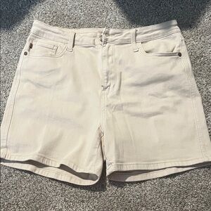 NWOT Judy Blue Khaki 3” Women's Shorts